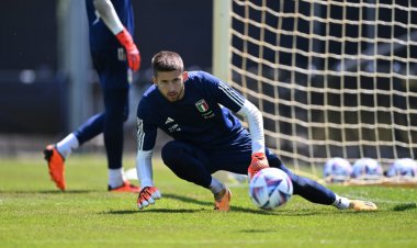 Guglielmo Vicario Communicates with Spurs Supporters Before Integrating into Pre-Season Team